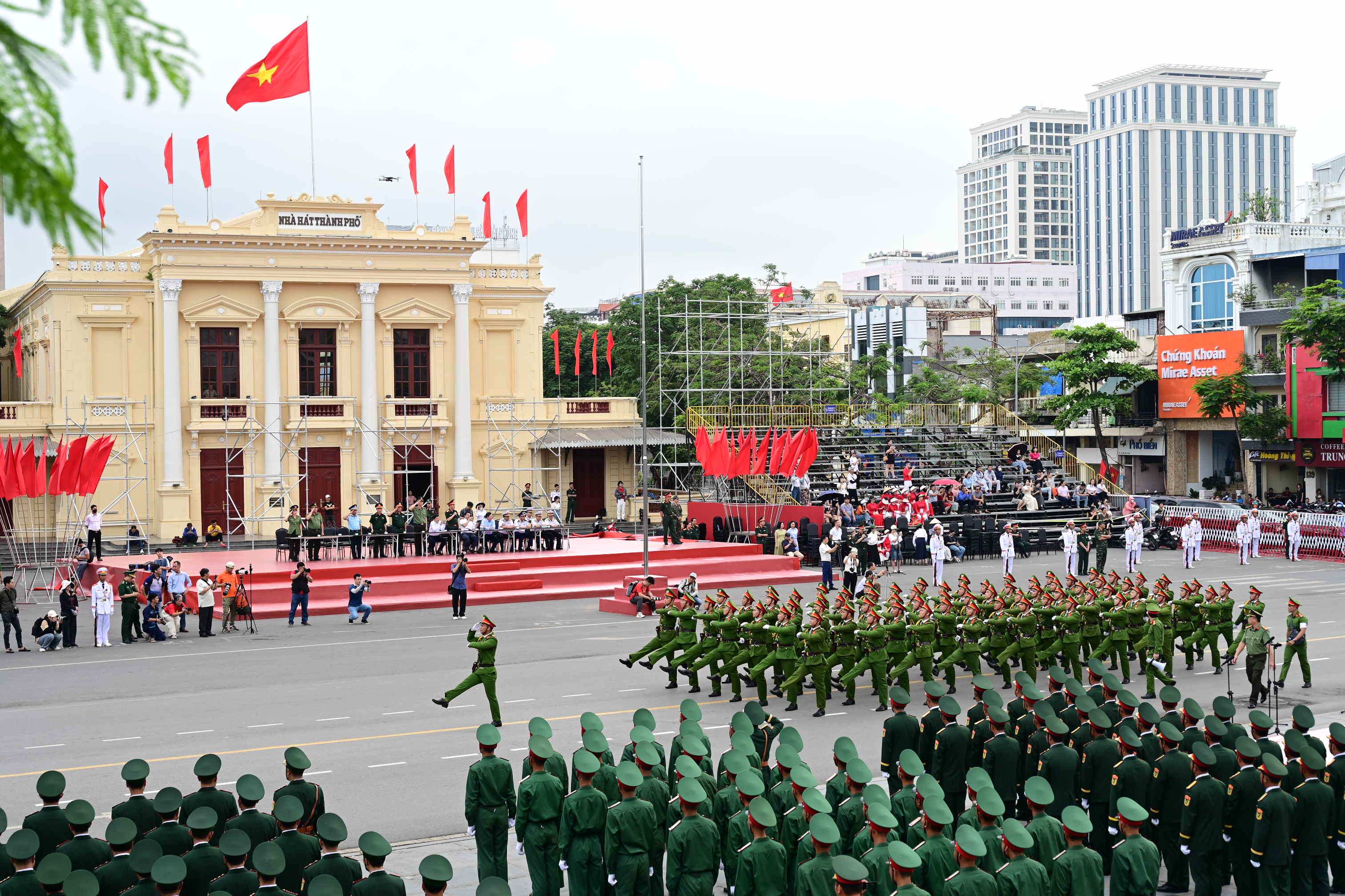 Hợp luyện diễu binh, diễu hành chào mừng kỷ niệm 70 năm giải phóng Hải Phòng – thành phố Anh hùng